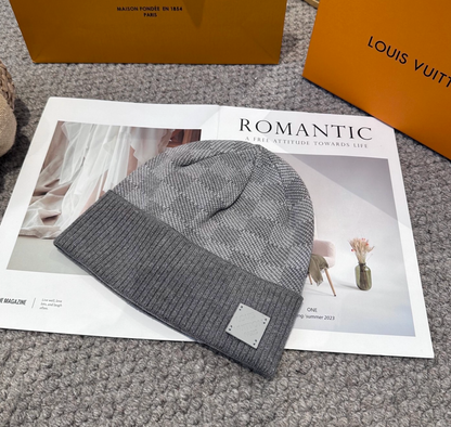 Gorro Louis Vuitton Gris Elegante