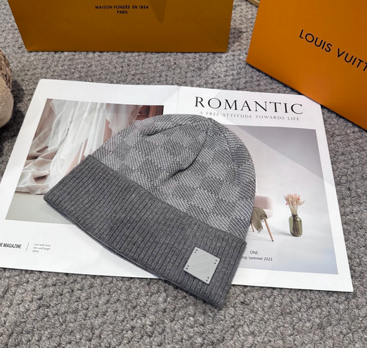 Gorro Louis Vuitton Gris Elegante
