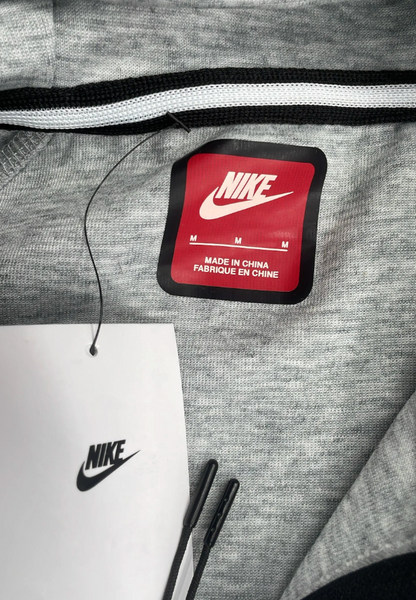 Sudadera Nike con Capucha Gris Reflectiva
